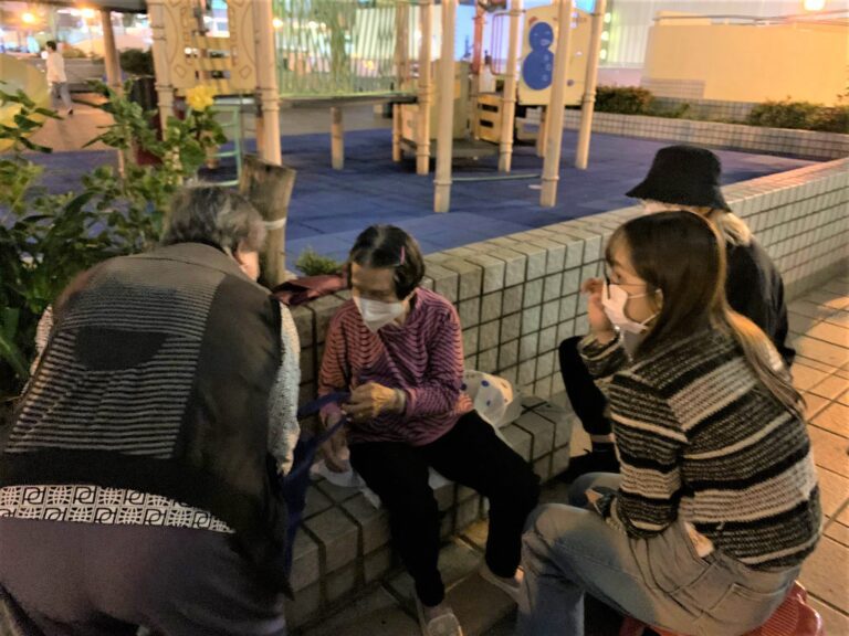 Participants learn about the daily life of the neighborhoods