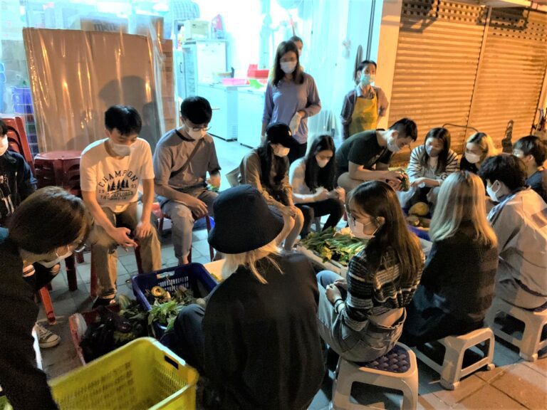 Sorting and packing together after collection of surplus food