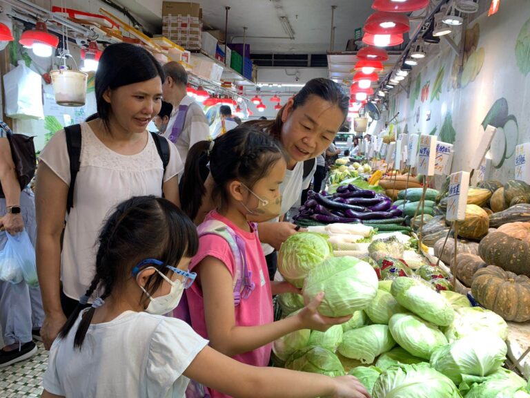 到街市以有限預算購買食材